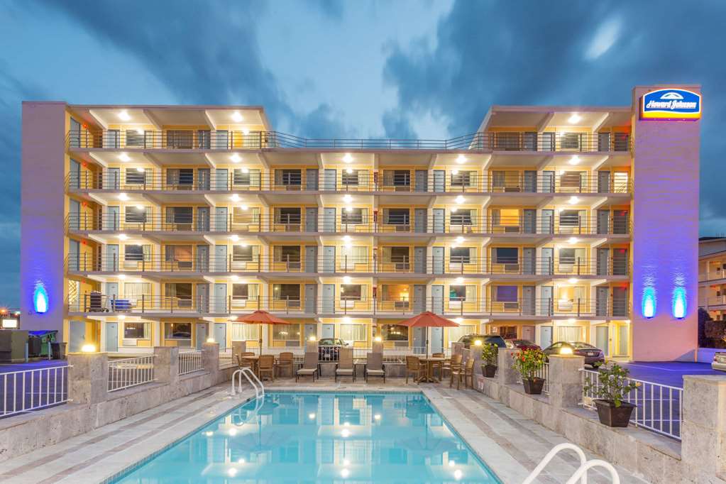 Howard Johnson by Wyndham Virginia Beach At The Beach - photo 2