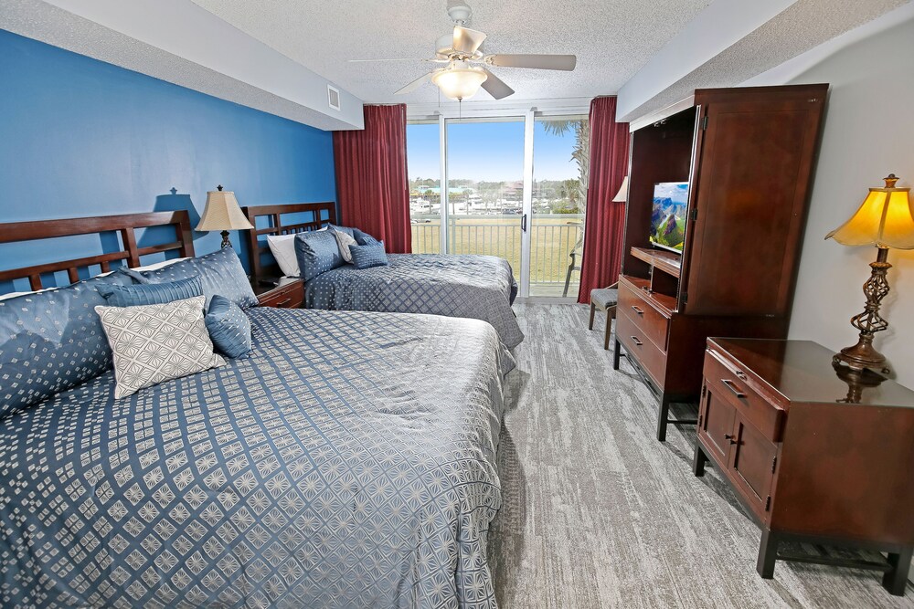 Barefoot Resort & Yacht Club - photo 13