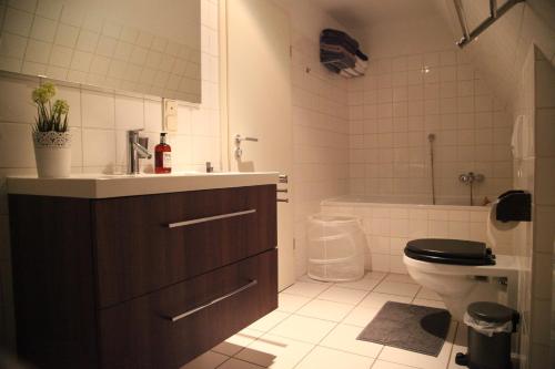Wunderschöne Dachgeschoss Maisonette — 4-Star Luxury Hotel in Rostock, Germany