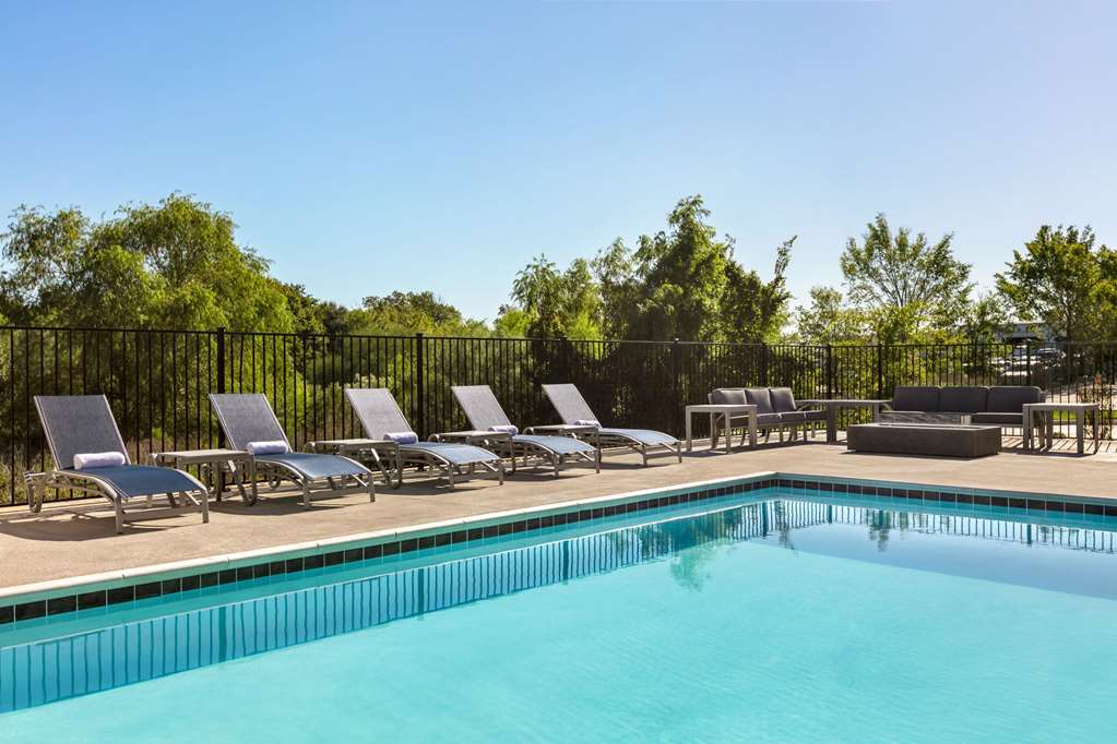 La Quinta Inn & Suites by Wyndham College Station North - photo 6