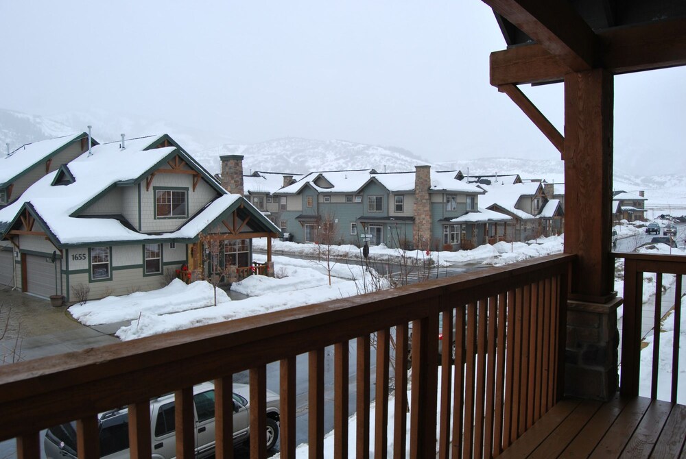 White Pines 3 Bedroom Fox Point at Redstone Village — 4-Star Luxury Hotel in Bridgeport, United States