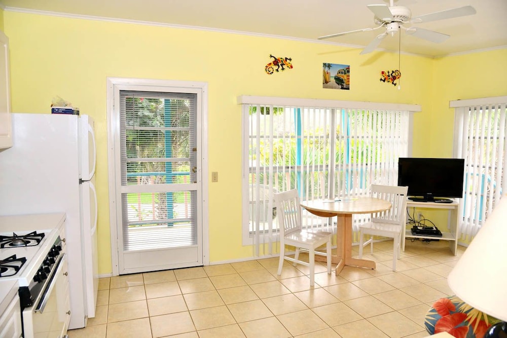 The Palmview and Sandpiper Inns - photo 20