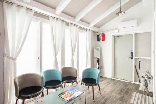 Comfy & Cozy — 4-Star Luxury Hotel in Seoul, South Korea