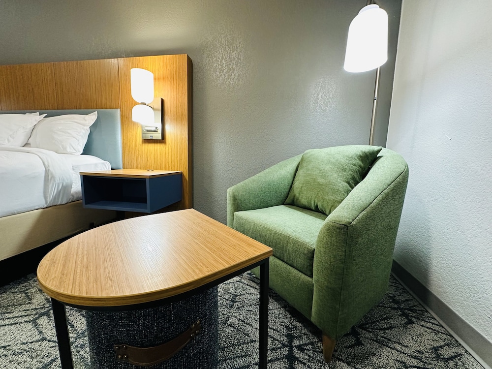 Country Inn & Suites by Radisson Canton near Hall - photo 11