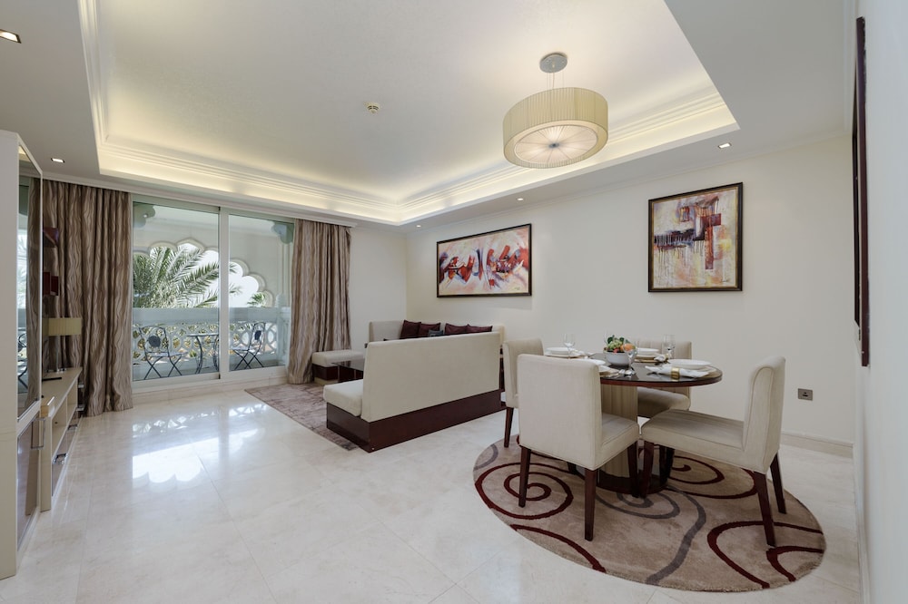 Maison Privee Charming Apt with Arabesque Sea View on the Palm Jumeirah — 4-Star Luxury Hotel in Dubai, United Arab Emirates