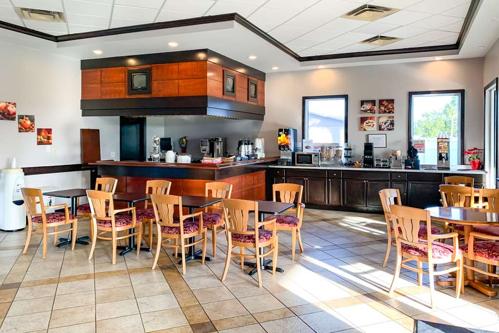 Rodeway Inn Sun City Center - photo 40