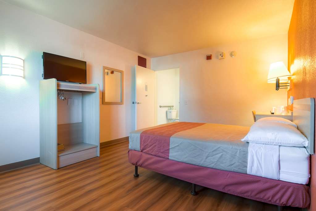 Motel 6 Rancho Mirage CA Palm Springs - photo 8