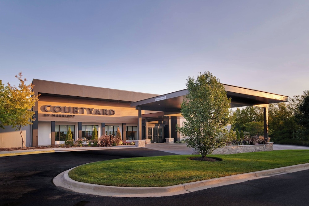 Courtyard By Marriott Chicago Highland Park Northbrook — Highland Park