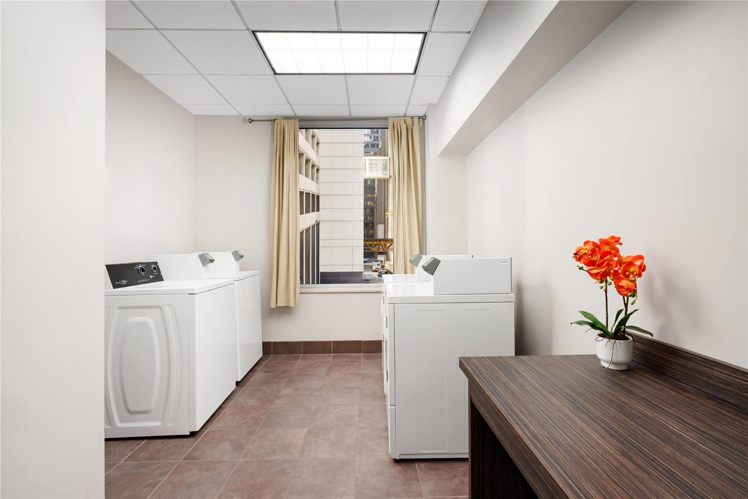 La Quinta Inn & Suites by Wyndham Chicago Downtown - photo 80