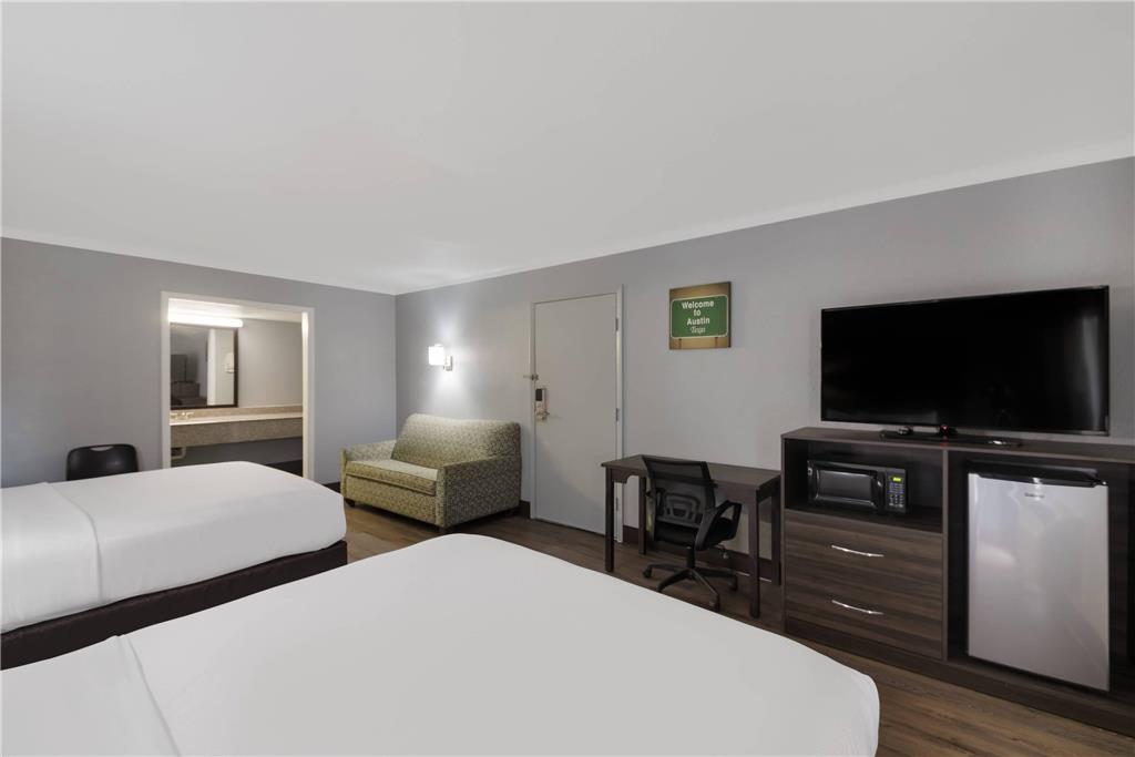 Econo Lodge Austin North near The Domain - photo 19