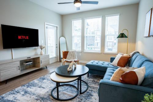 Modern Brand New 3BR 2B Apt in Heart of Athens — 4-Star Luxury Hotel in Athens, United States