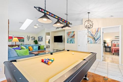 Large House Ping Pong Pool Table Dog Friendly Steps to Beach & Private Yard — 4-Star Luxury Hotel in New Smyrna Beach, United States