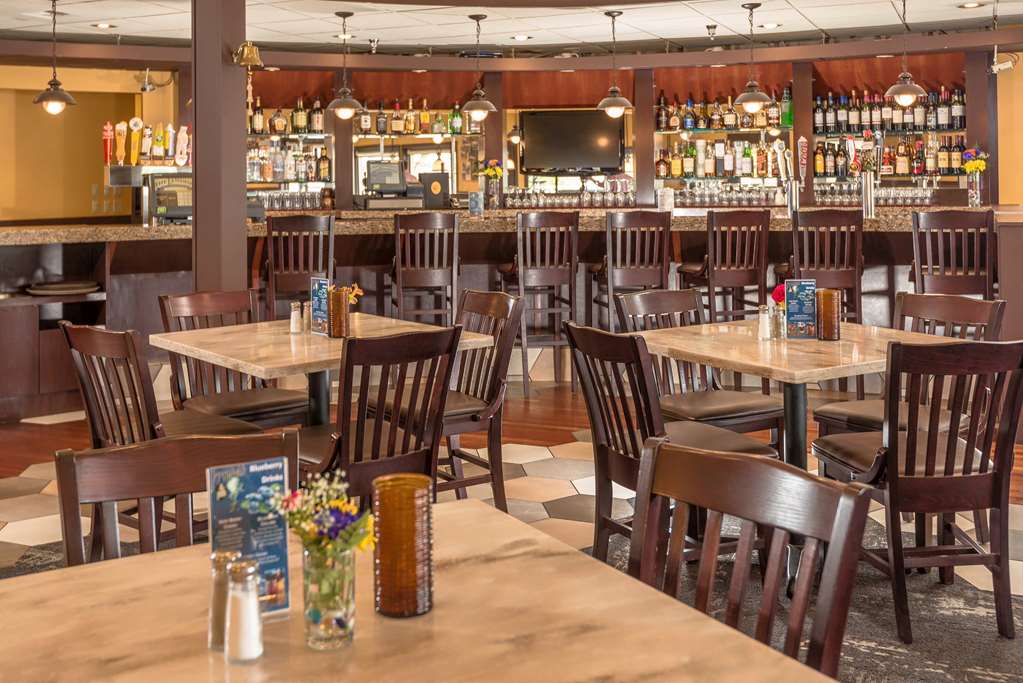The Landing Hotel & Restaurant - photo 23