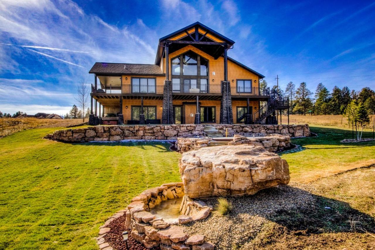 Cedar Lodge on 17 — 4-Star Luxury Hotel in Sturgis, United States
