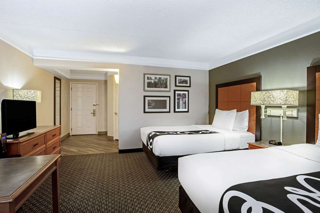 La Quinta Inn & Suites by Wyndham Tucson Airport - photo 12