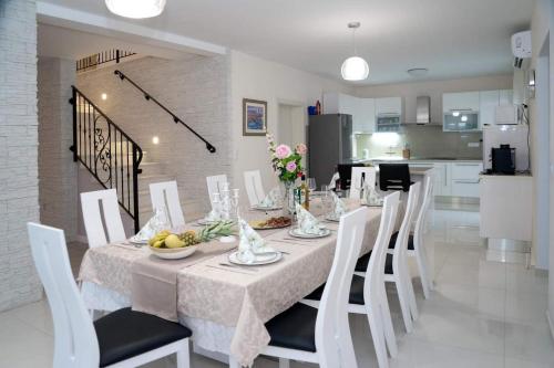 Villa Afrodita — 4-Star Luxury Hotel in Lecevica, Croatia