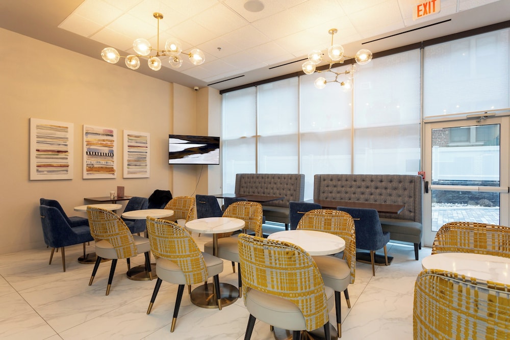 Holiday Inn Express New Rochelle by IHG - photo 43