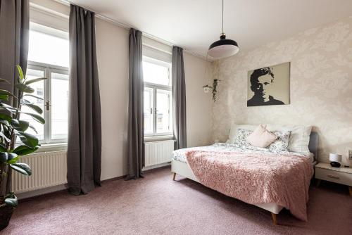 Nice big apartment 2bds Belgicka — 4-Star Luxury Hotel in Prague, Czech Republic