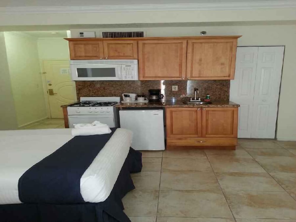 Hollywood Beach Resort beautiful Studio - photo 8