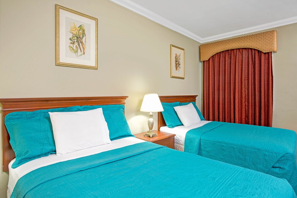 Sun and Surf Inn - photo 10