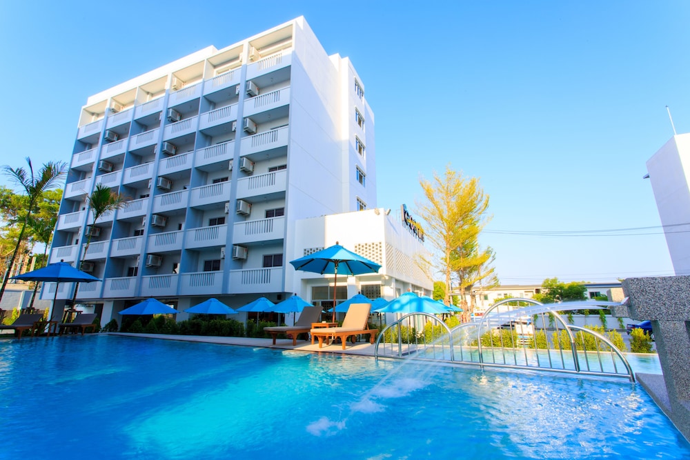Recenta Phuket Suanluang by Deevana — hotel in Wichit