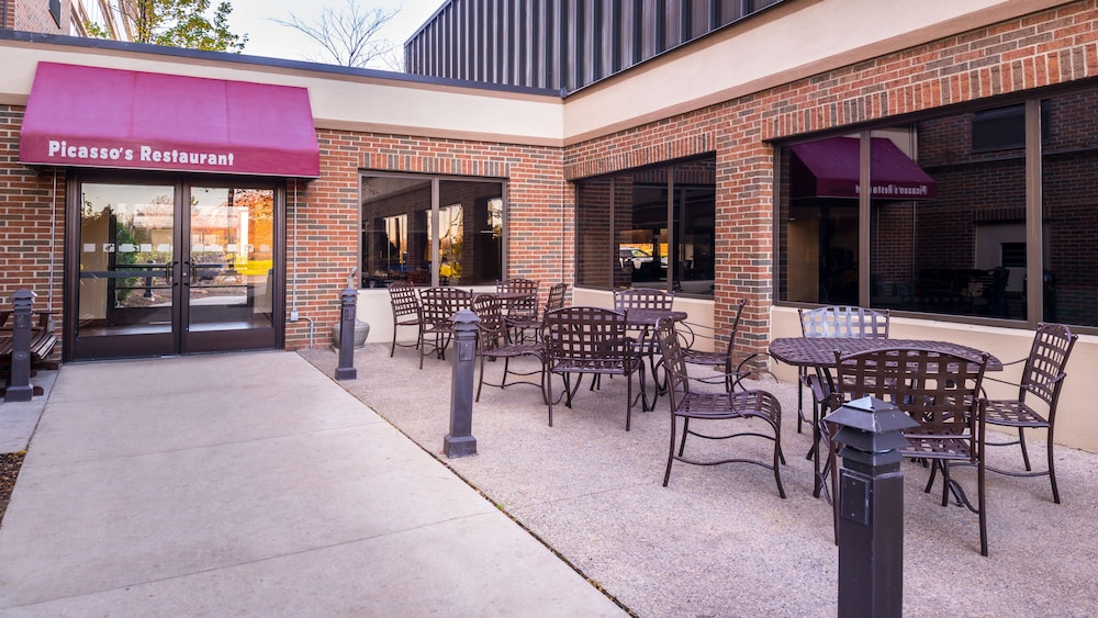Holiday Inn Hotel & Suites Warren by IHG - photo 34