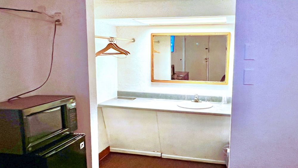 Thunderbird Motel Hillsboro - photo 10