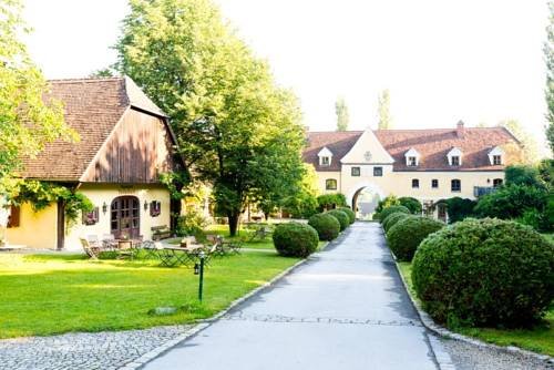 Hotel Schloss Obermayerhofen — 4-Star Luxury Hotel in Bad Waltersdorf, Austria