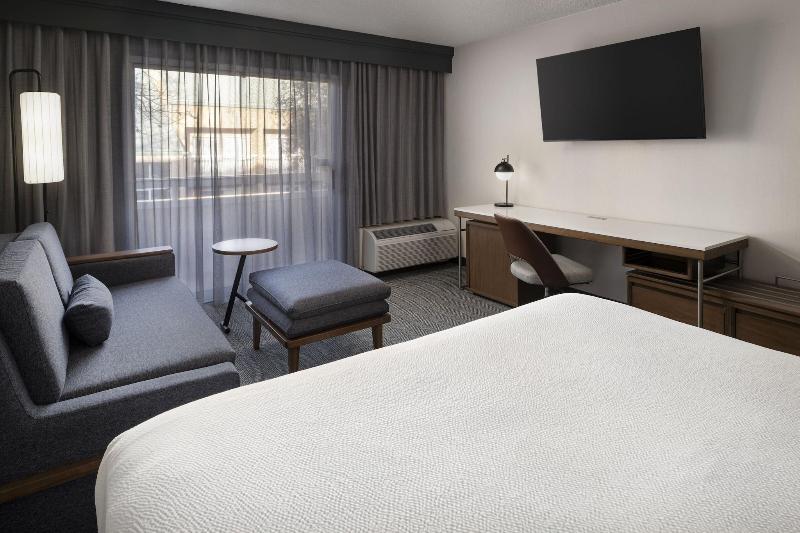 Courtyard by Marriott San Mateo Foster City - photo 52