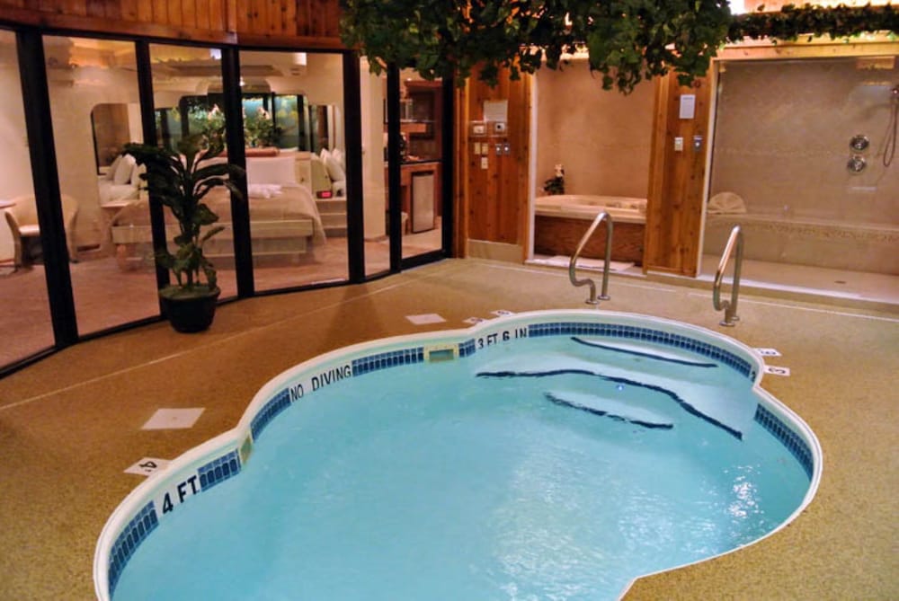 Sybaris Pool Suites Indianapolis - photo 27