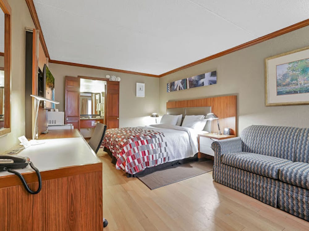 Red Roof Inn Uhrichsville - photo 9