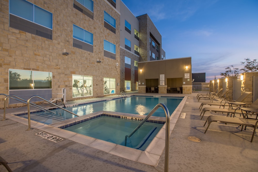 Holiday Inn Express and Suites San Marcos South by IHG - photo 21