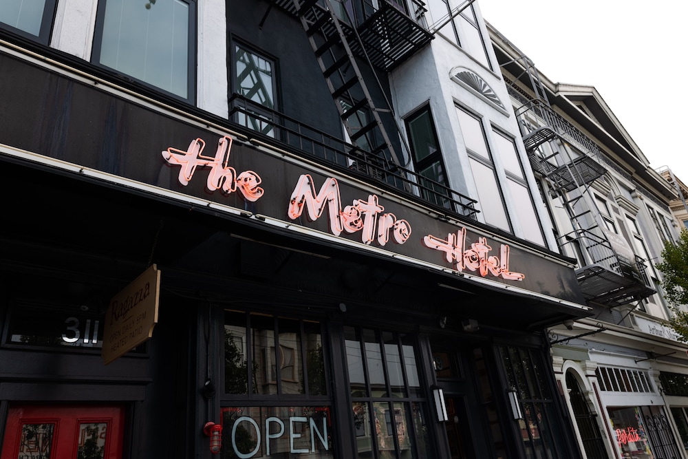 The Metro Hotel - photo 49
