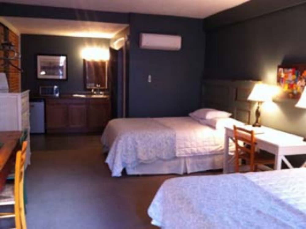 William Watson Hotel - photo 10