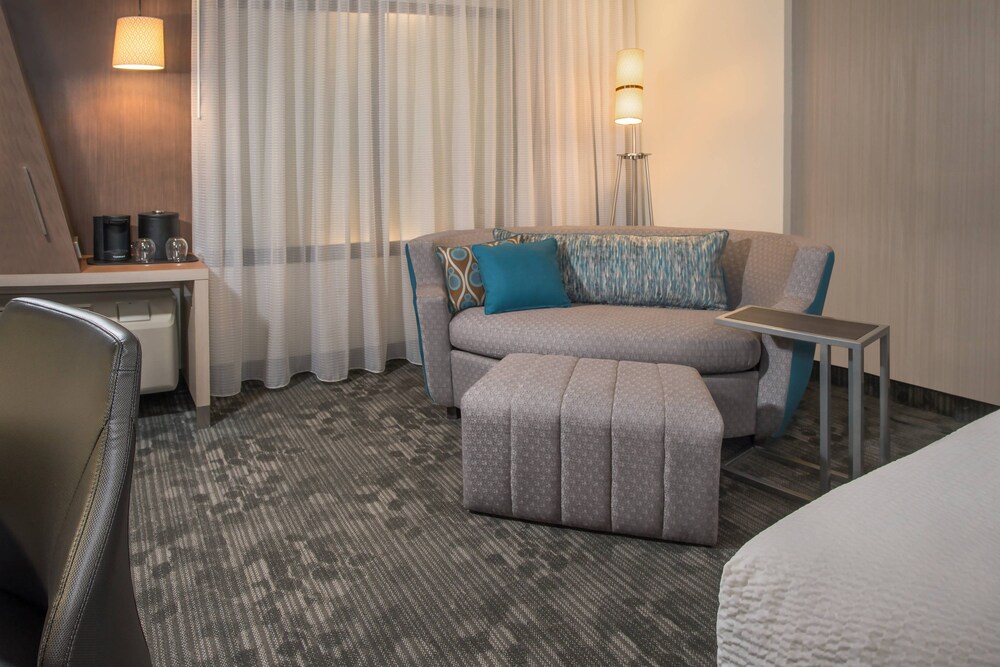 Courtyard by Marriott Petoskey at Victories Square - photo 7