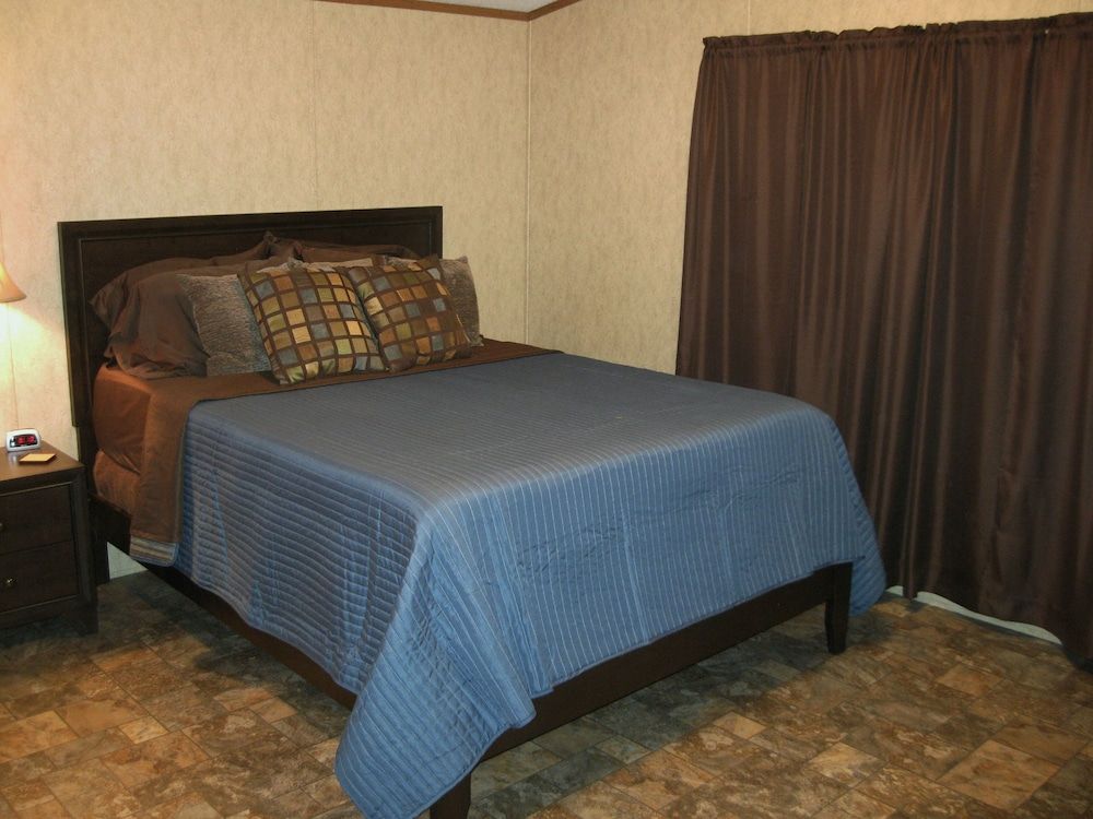 Eagle Ford Lodging - photo 9