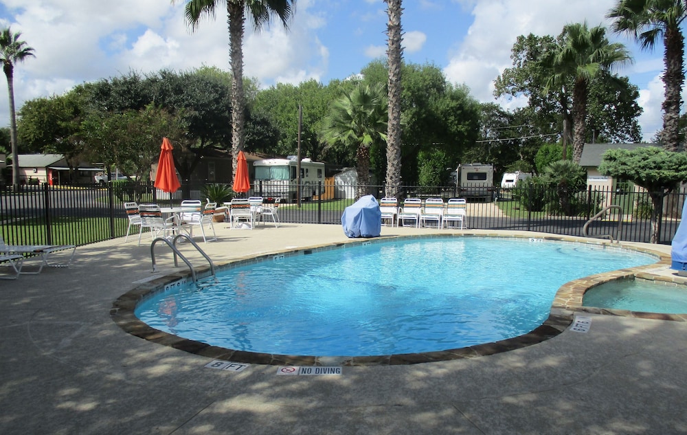Travelers World RV Resort - photo 7