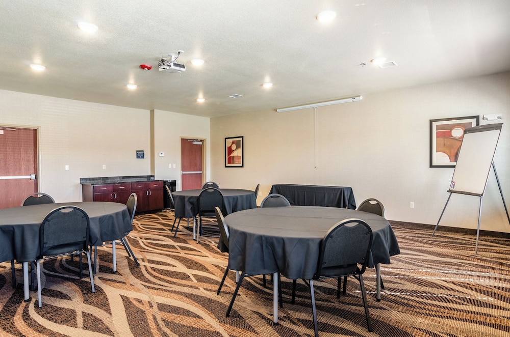Cobblestone Hotel & Suites Gering Scottsbluff - photo 38