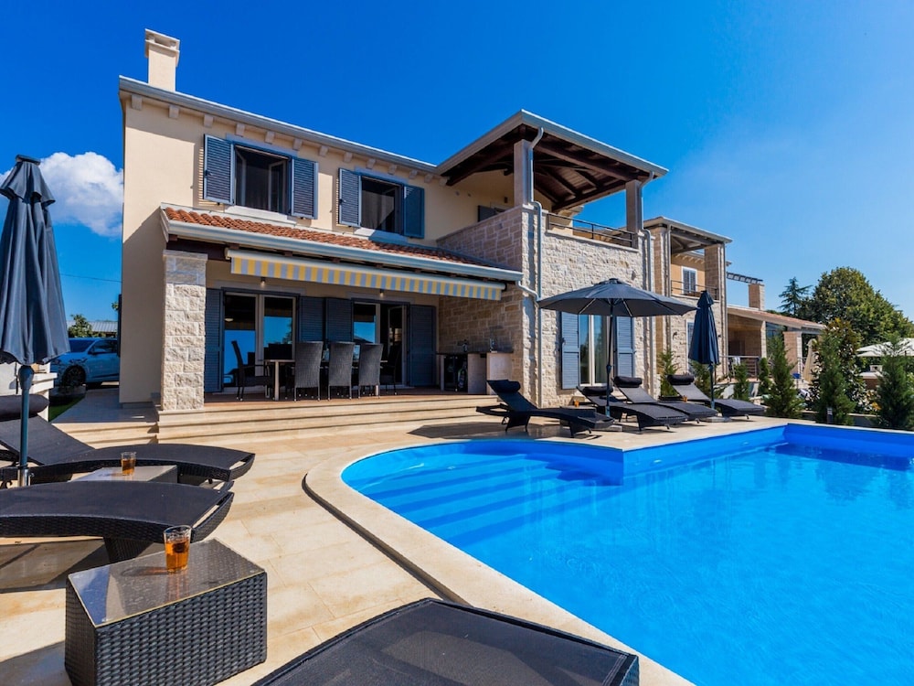 Gorgeous Villa With Private Pool and Covered Terrace & Sea View — 4-Star Luxury Hotel in Rijeka, Croatia