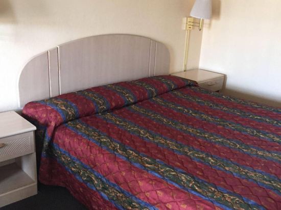 Executive Inn Mercedes - photo 9