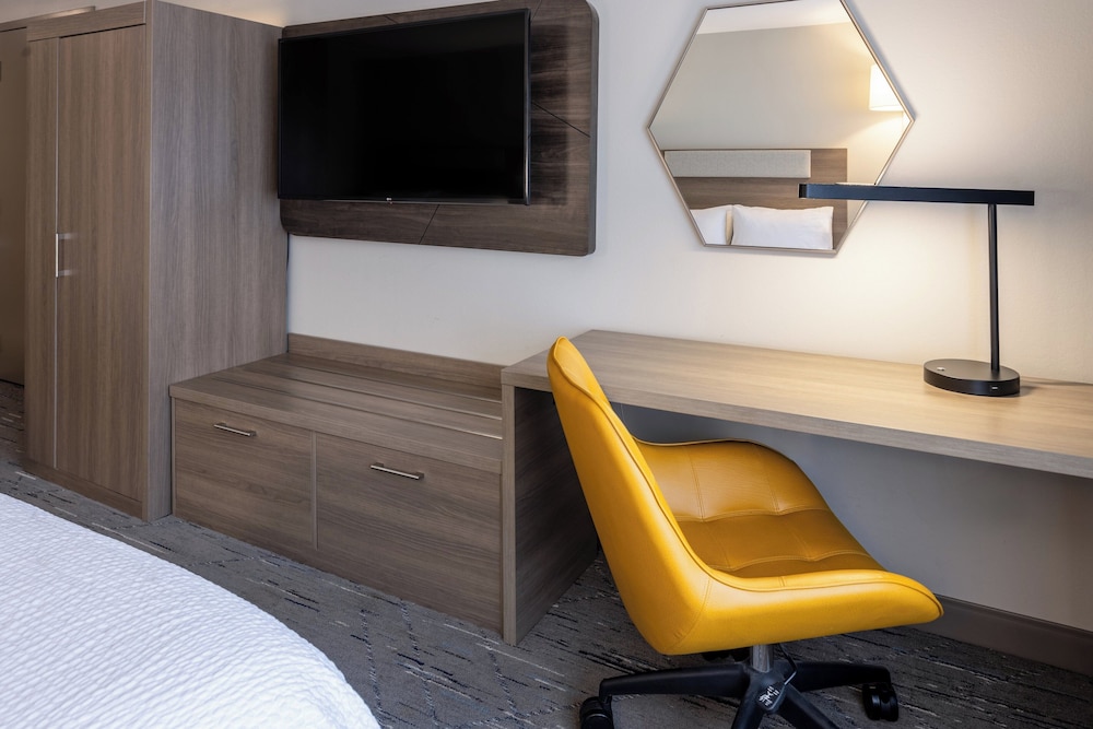 Holiday Inn Express & Suites Flowood by IHG - photo 28