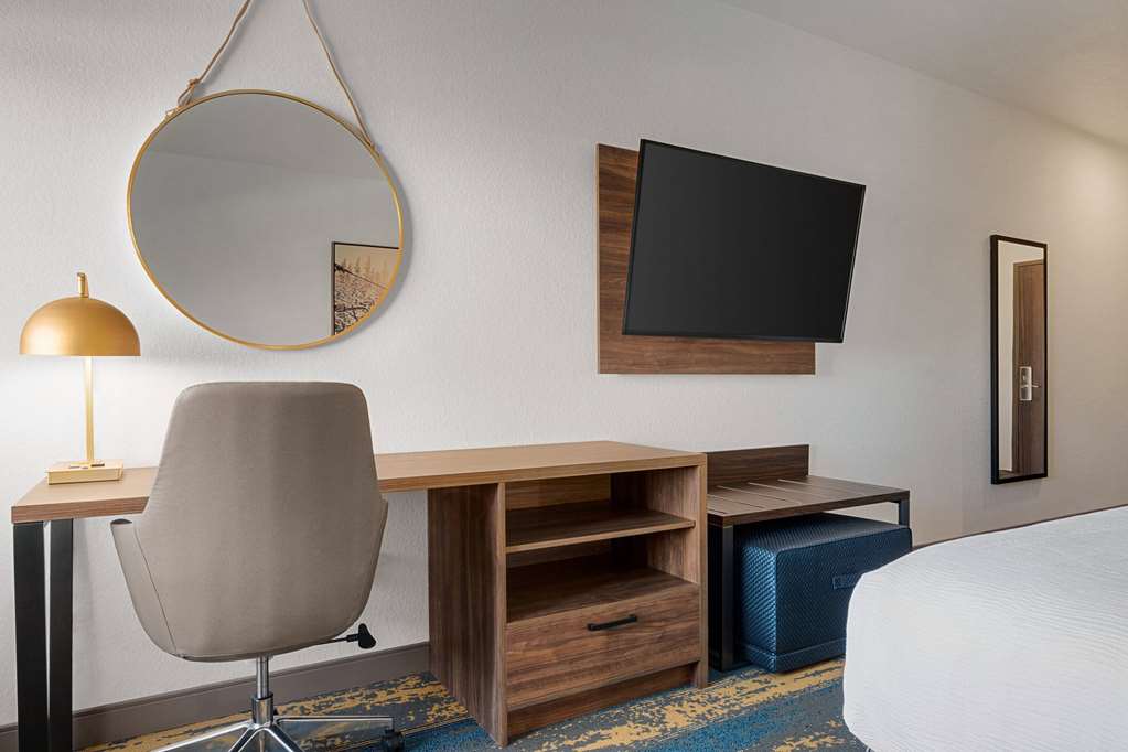 La Quinta Inn & Suites by Wyndham Denver Parker - photo 37