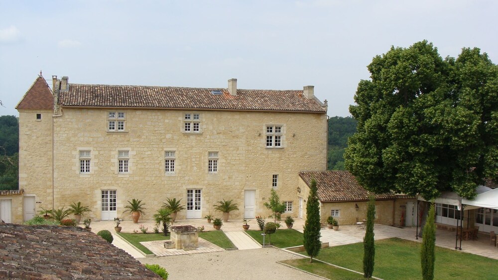 Chateau Isabeau De Naujan — hotel in Rauzan