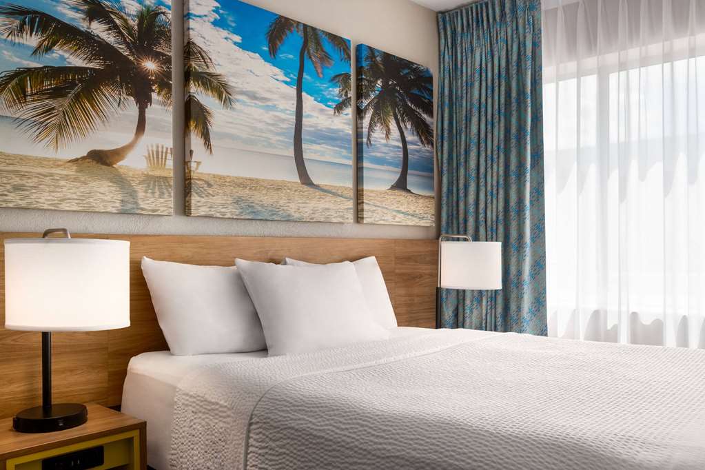 Days Inn by Wyndham Miami Airport North - photo 23