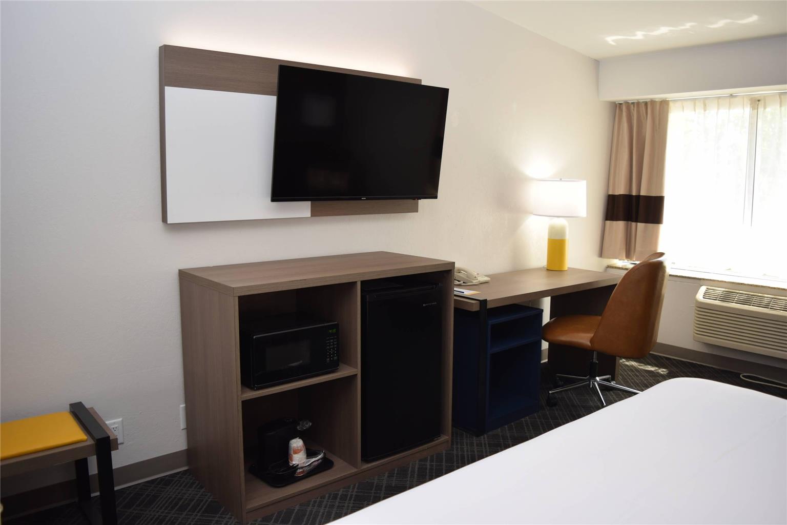 Comfort Inn & Suites Syracuse Carrier Circle - photo 10