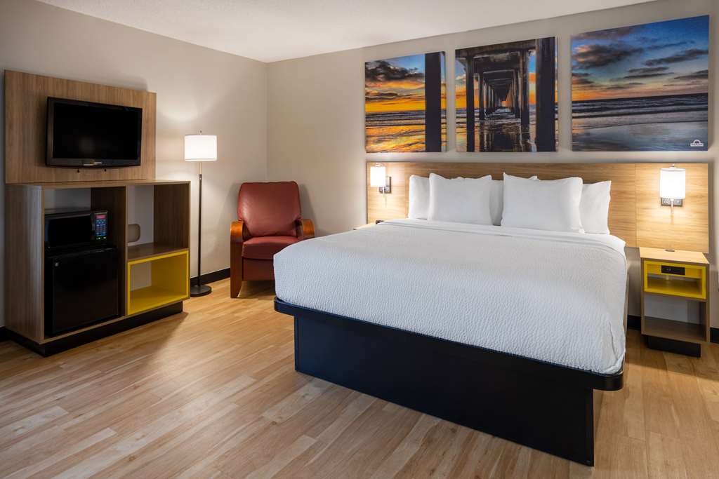 Days Inn by Wyndham Pleasant Prairie Kenosha - photo 31