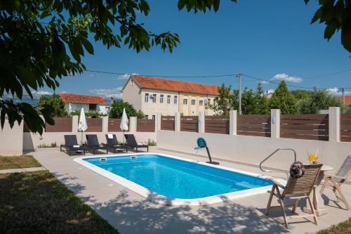 Villa Josefina Family Villa with Heated Pool — 4-Star Luxury Hotel in Kosute, Croatia