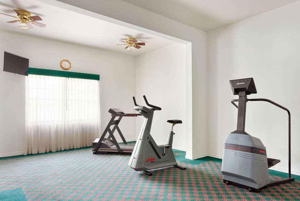 Days Inn and Suites by Wyndham Sikeston - photo 10