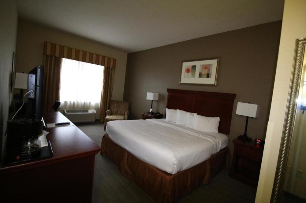 Seffner Inn and Suites - photo 18