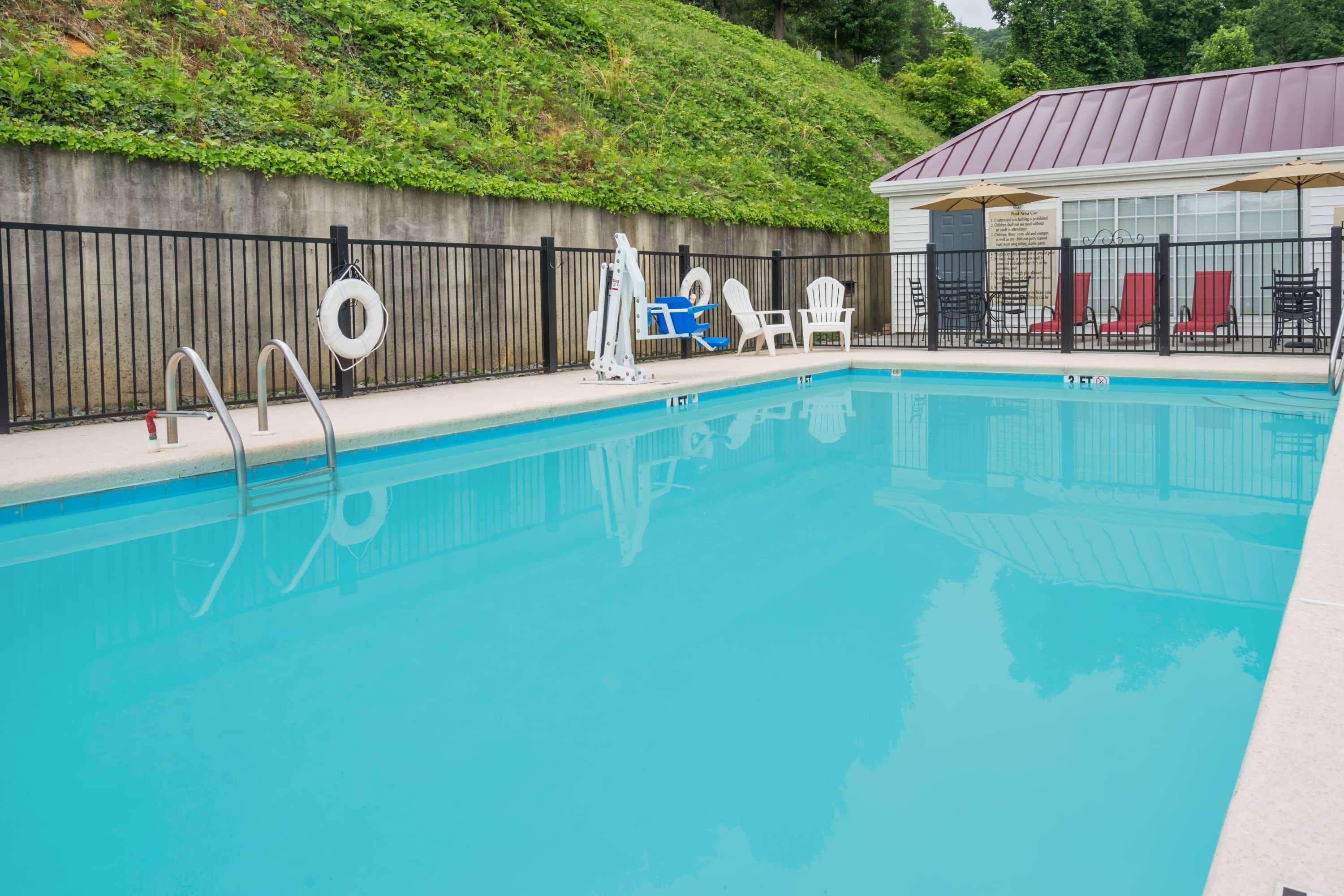 Howard Johnson by Wyndham Dalton - photo 5